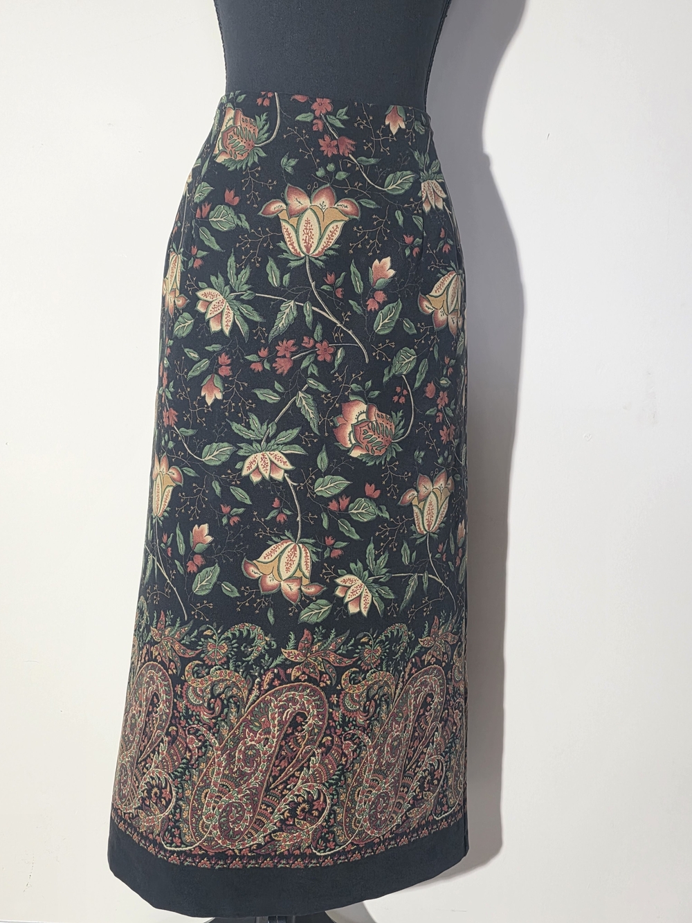 Briggs New York Black Maxi Skirt with Floral & Paisley Border (Size 14P)